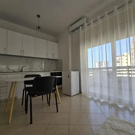 C'E Casa Holiday Apartment Vlore Near The Sea, Netflix, Parking, Balcony, Fast Wi-Fi Exterior photo
