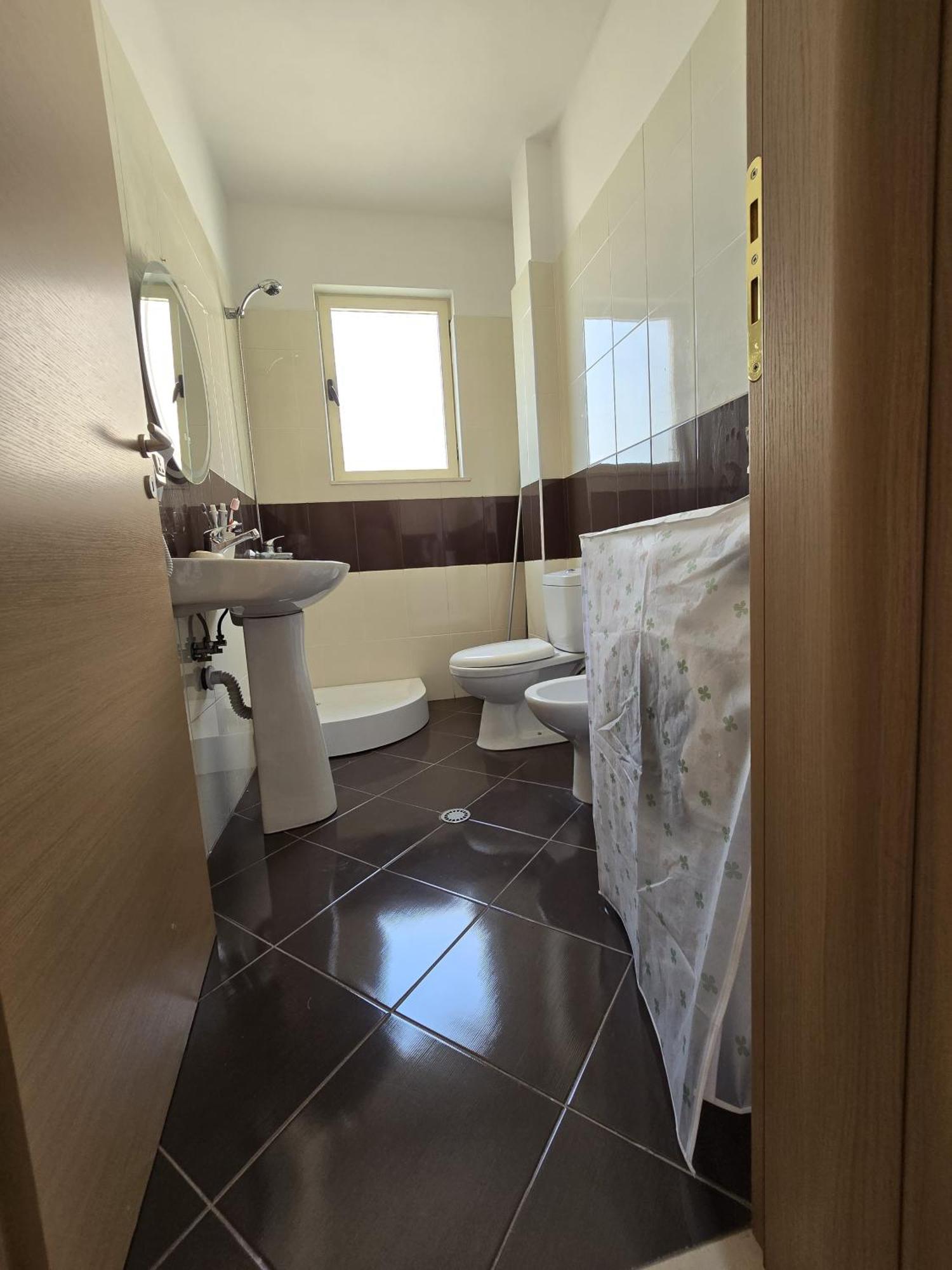 C'e Casa Near The Sea, Netflix, Parking, Balcony, Fast Wi-fi * Vlorë