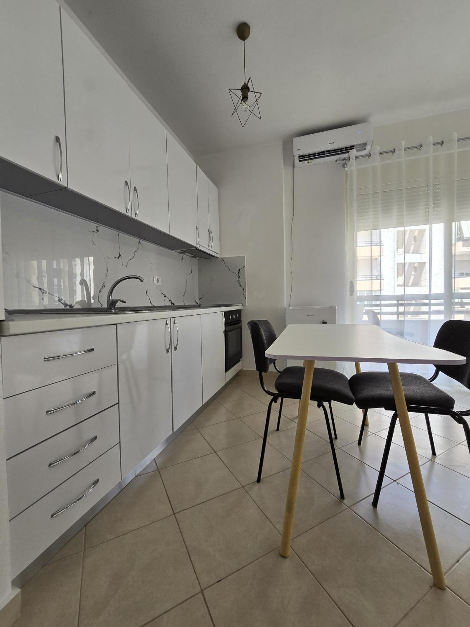 C'e Casa Near The Sea, Netflix, Parking, Balcony, Fast Wi-fi * Vlorë