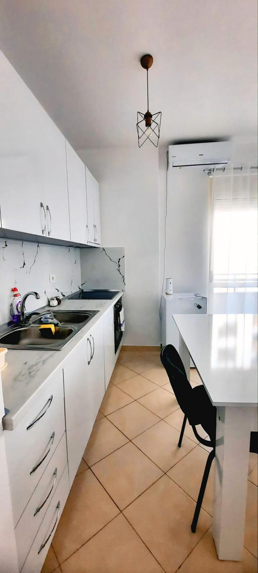 C'e Casa Near The Sea, Netflix, Parking, Balcony, Fast Wi-fi * Vlorë